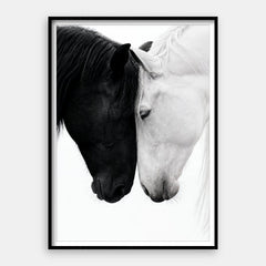 Tegenpolen trekken elkaar aan — Kunstprint verticaal #01